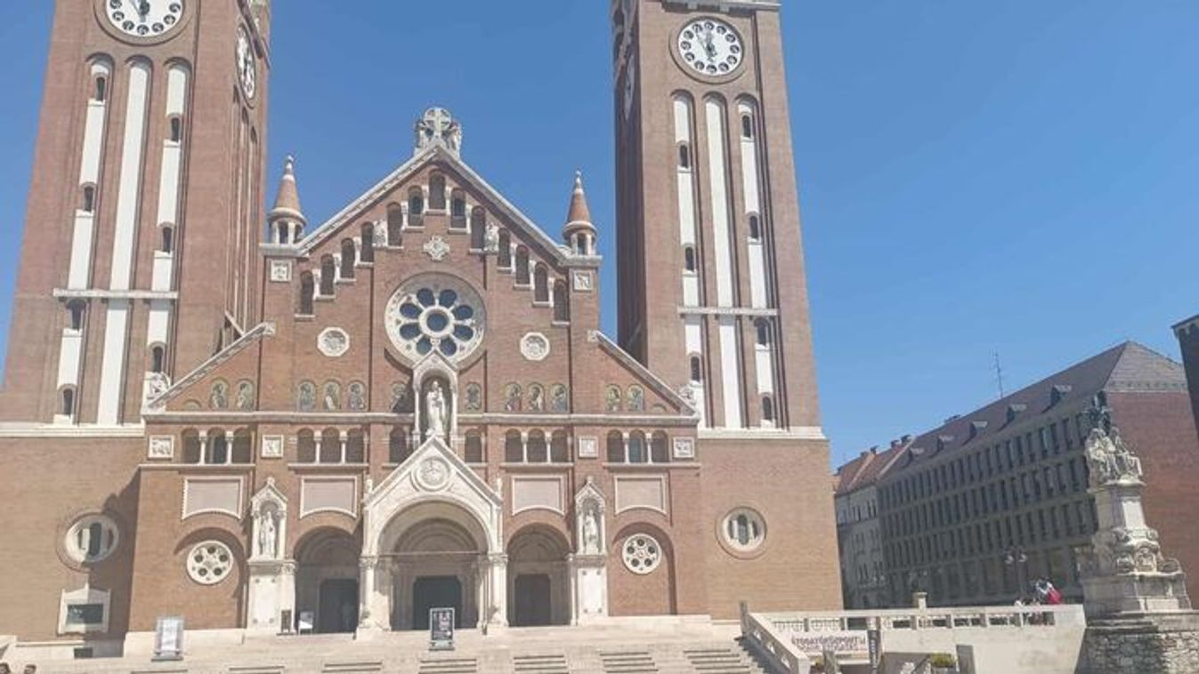 Kövekbe vésett hit: a szegedi Szentháromság-tisztelet múltja