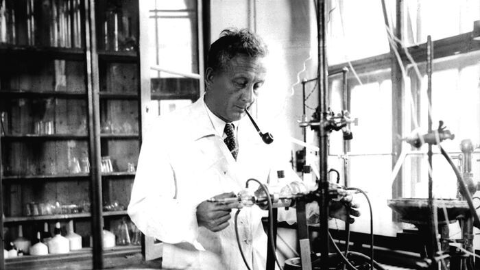 Szent-Györgyi Albertet ünnepeljük: a Nobel-díjas szegedi tudós, aki felfedezte a C-vitamint