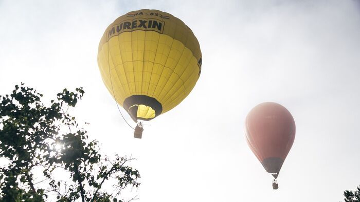 Látványos start Szatymazon: kezdetét vette a Hőlégballon Kupa +fotók +videó