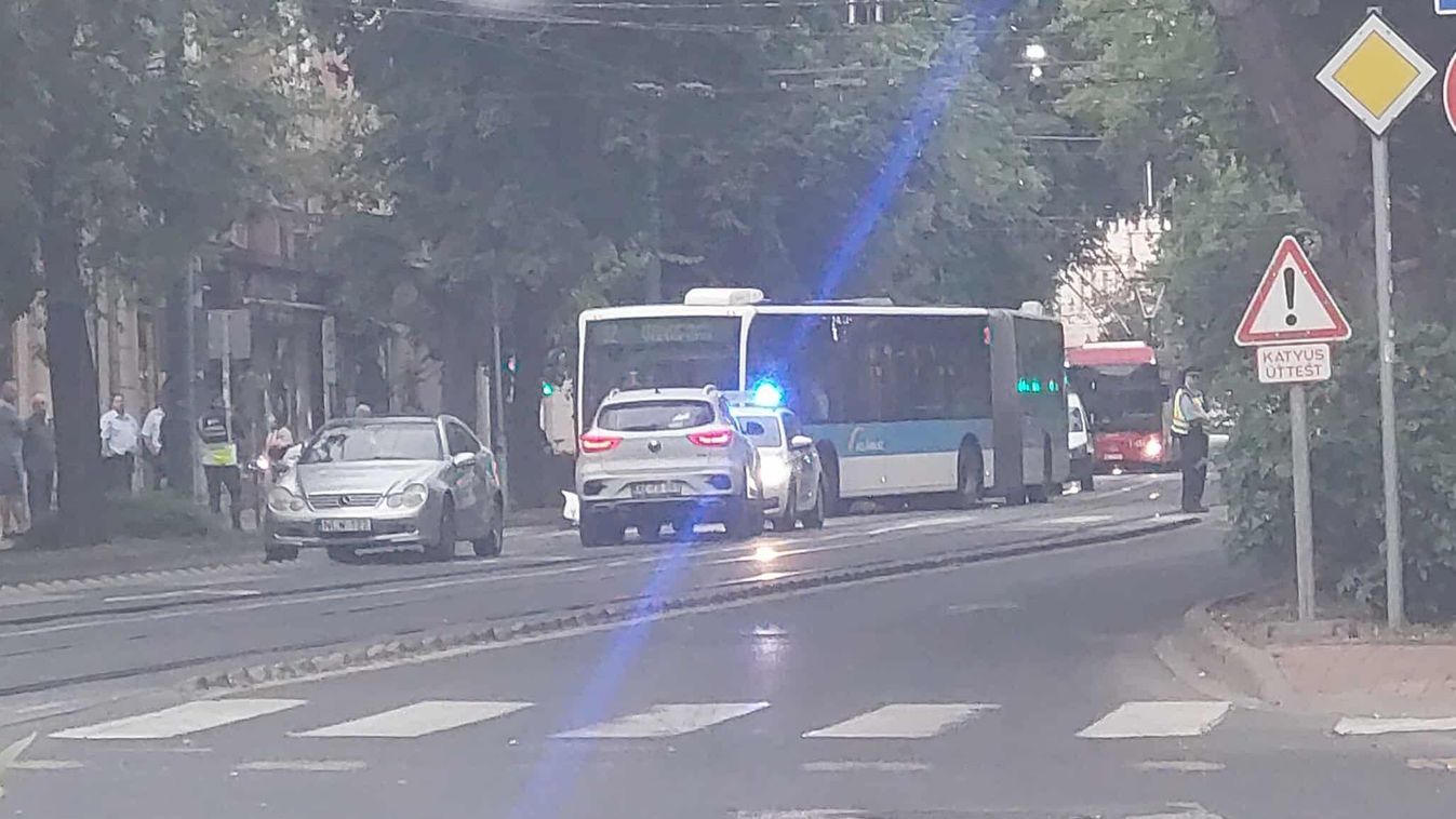 Baleset a Tisza Lajos körúton: a tömegközlekedés is akadozik a reggeli csúcsban