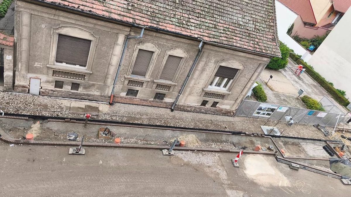 A Gogol utca egyik odalán már előrehaladott a munka. (Fotó: Tóth Norbert)