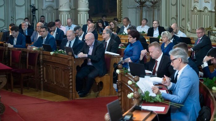 Az MKKP javaslata a rászoruló családokat támogatná, szeptemberben a közgyűlés dönthet a beadványról