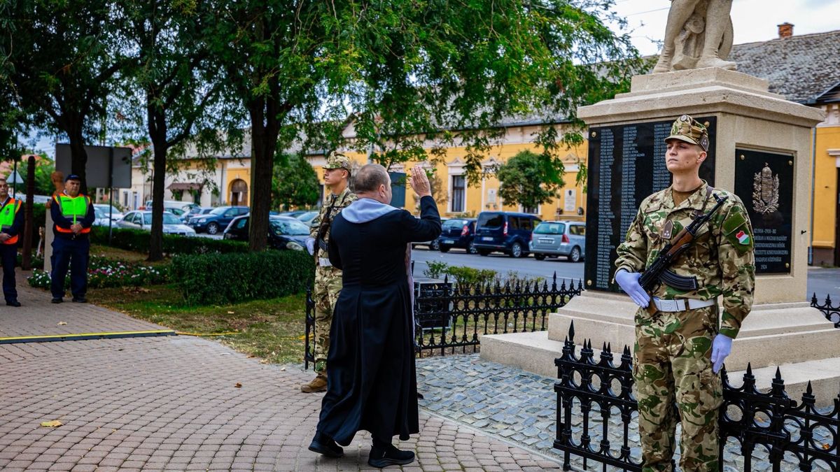Megújult I. világháborús emlékművet adtak át Kiskundorozsmá. (Fotó: Facebook/Ruzsa Roland)
