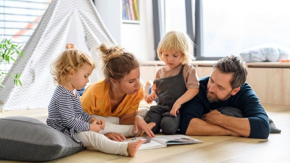 A családtámogatás és adóemelés is a két út választóvonala