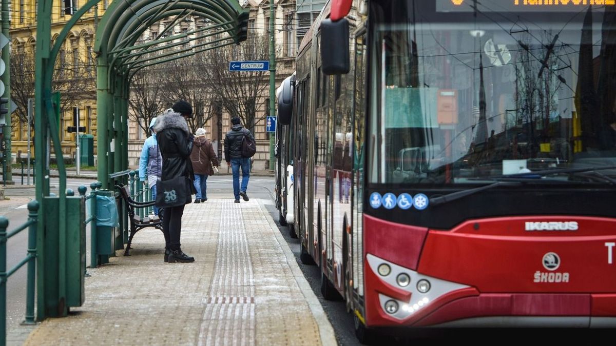Rengeteg panasz érkezett a tanév első hetében a szegedi tömegközlekedésre