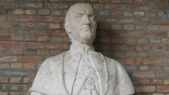 Ipolyi Arnold mellszobra