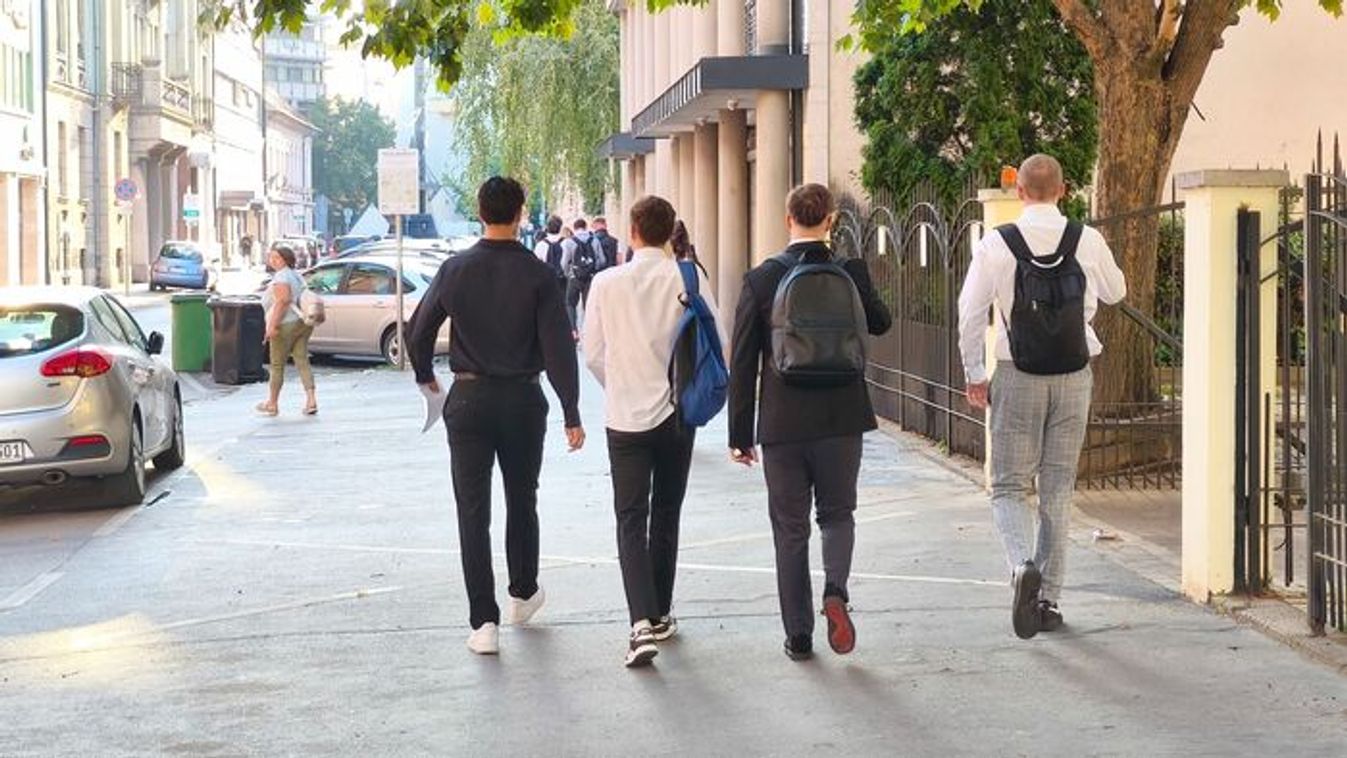 Becsengettek! A szegedi iskolákban is elindult a tanév +fotók +videó