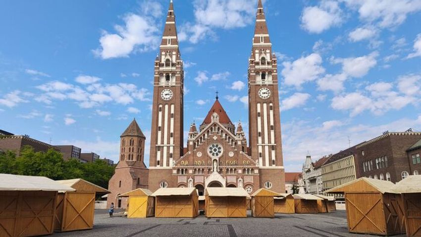 Újra benépesül a Dóm tér: közeledik Szeged ikonikus rendezvénye +fotók +videó
