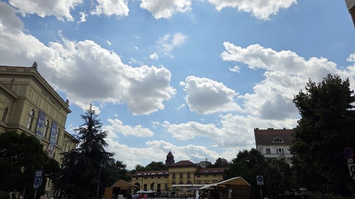 Még süt a nap, de már jön a hidegfront: Kettős arcát mutatja az időjárás Szegeden +videó