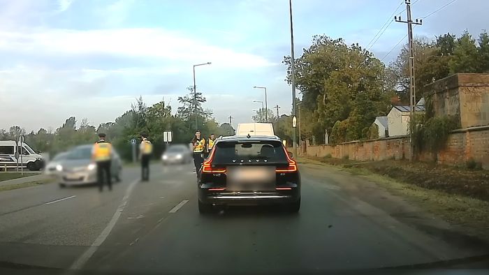 A szegedi sofőr, aki rendőrök előtt hajtott át a piroson józanul