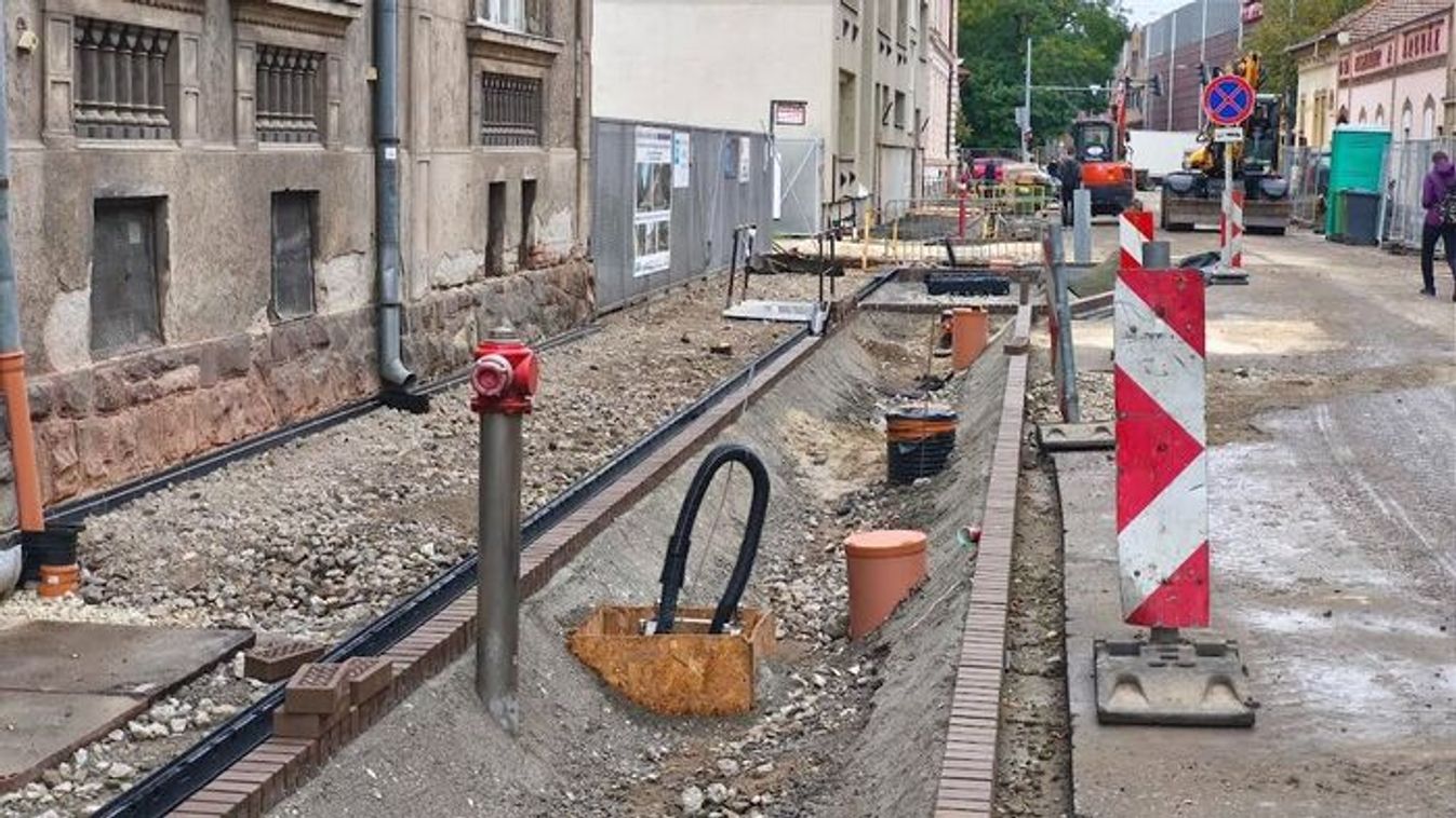 Hiába jön villámárvíz vagy hőség, a csapadékvíz nem vész kárba a Gogol utcában
