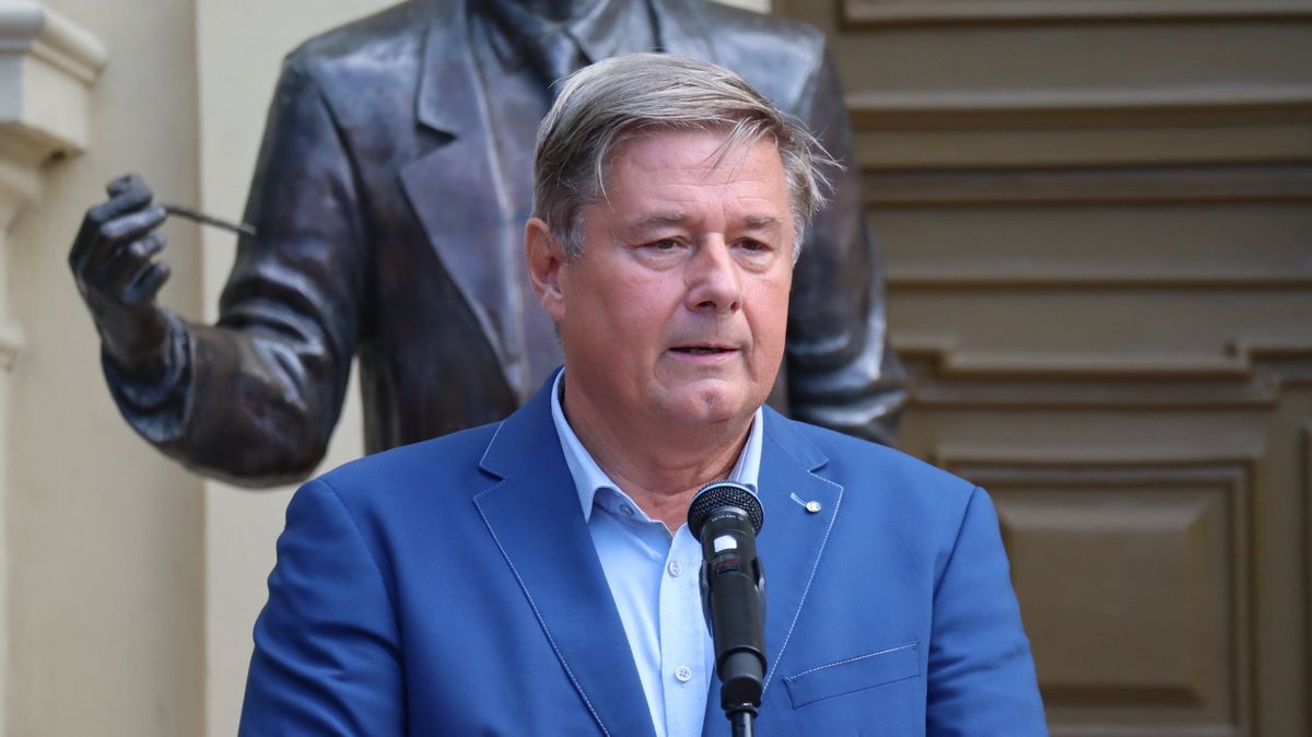 Prof. Dr. Rovó László az évek során beszédeiben igyekezte több oldalról bemutatni Szent-Györgyi Albertet. 