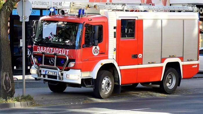 Tűz Szegeden: lángokban áll egy tároló Szentmihályon