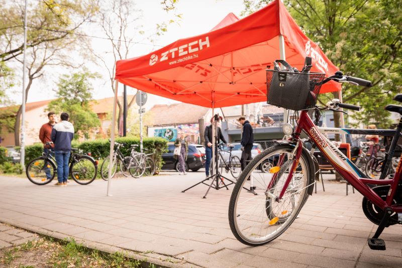 Ajándék reggelivel várják a szegedi bicikliseket hétfőn