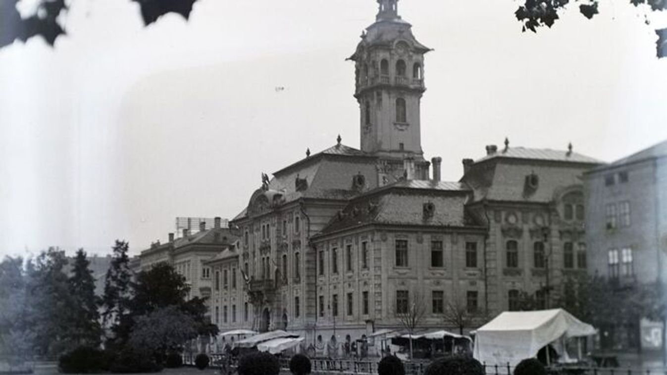 100 éve Szeged: A nap, amikor tanítónők könnyeztek a városházán