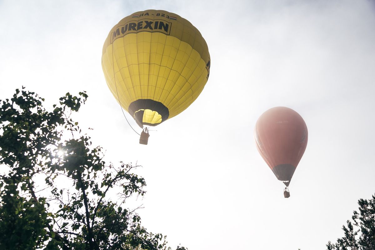 Felszálló hőlégballonok Szatymazon