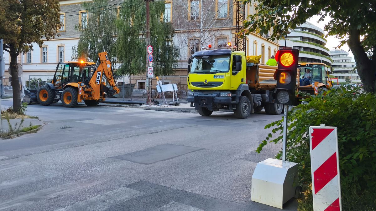Még tartanak a munkálatok a Bakay Nándor utcában.