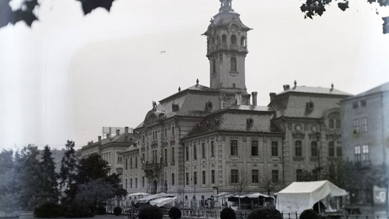 100 éve Szeged: A nap, amikor tanítónők könnyeztek a városházán