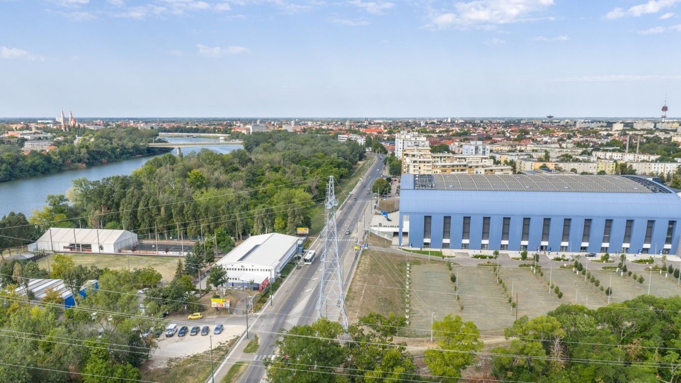 Szeged felett magasodó acélóriások: felújították a Pick Arénánál lévő ikonikus oszlopokat