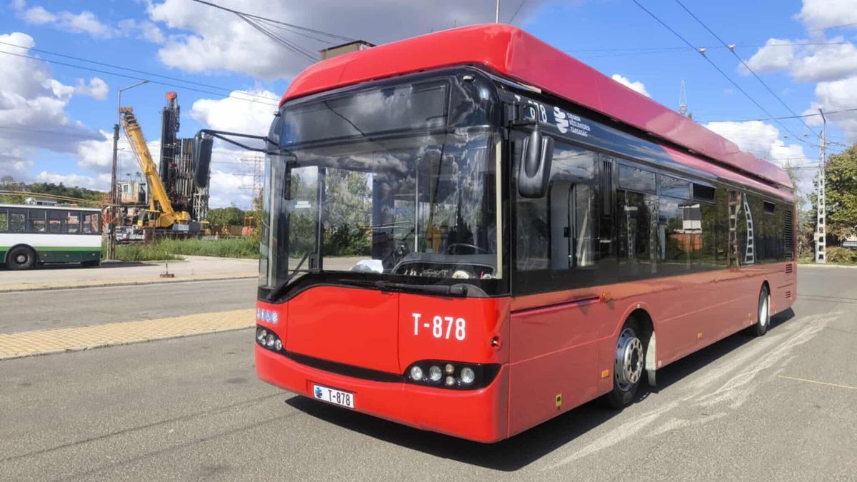 Új trolibuszok állnak a szegedi tömegközlekedés szolgálatába. (Fotó: SZKT)