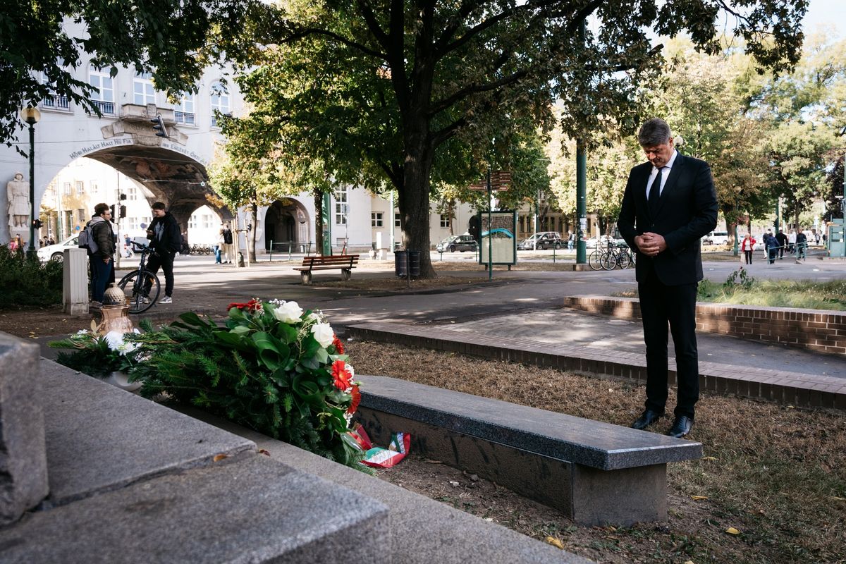 A Szöregi csata emlékoszlopát koszorúzta meg Mihálffy Béla