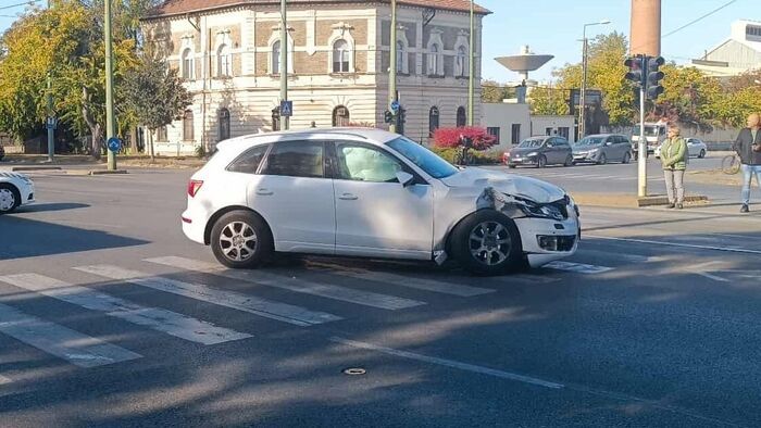 Baleset a sugárúton: Megbénult a forgalmas szegedi csomópont