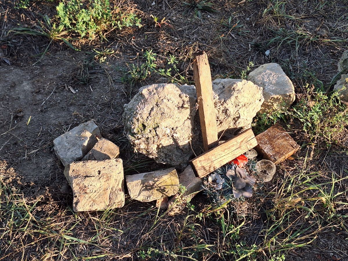 A szegedi Gyevi temető kőkeresztje tűnt el