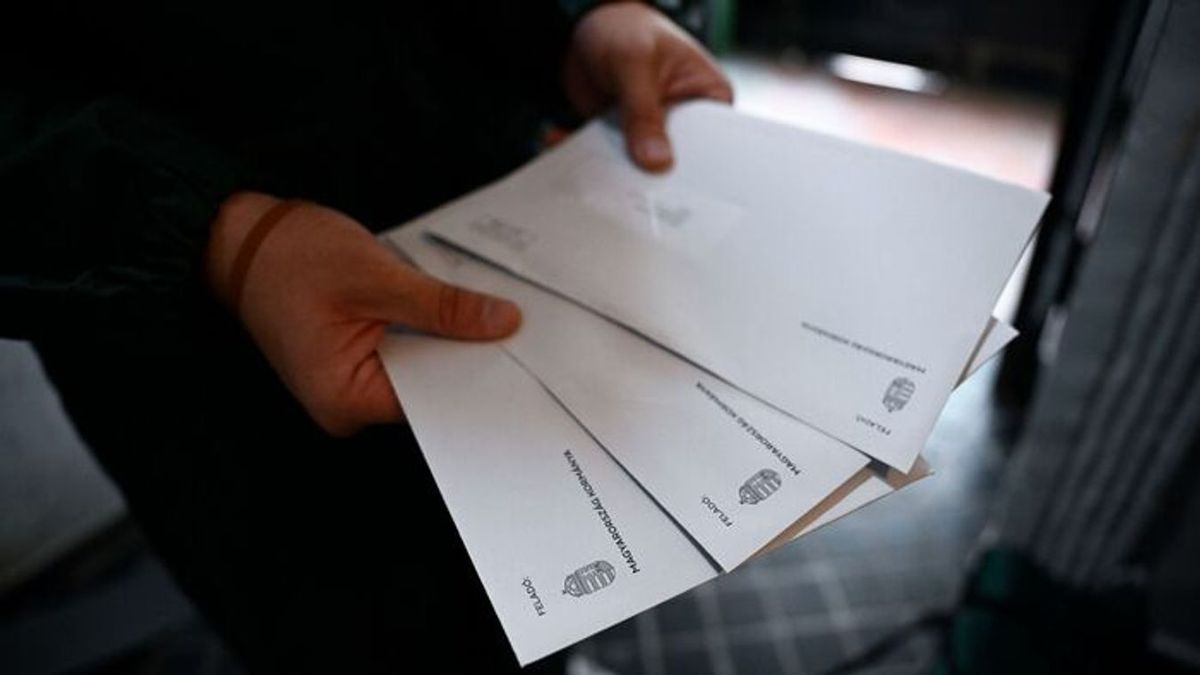 Már több mint 1,3 millió címre érkezett meg a Nemzeti Konzultáció. Fotó: MTI