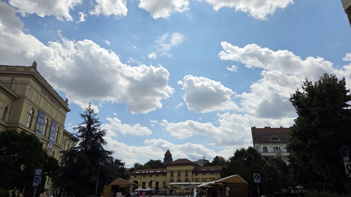Melegfronti hatás okozhat kellemetlenséget a napos őszi Szegeden