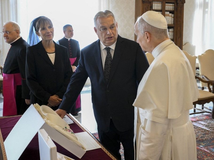 Orbán Viktor a Vatikánban és Rómában erősíti a háborúellenes tengelyt