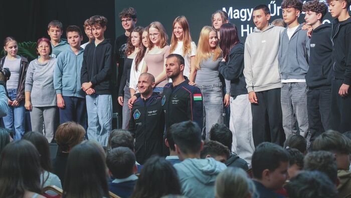Kapu Tibor Szegeden mesél az űrutazás élményeiről +élő videó
