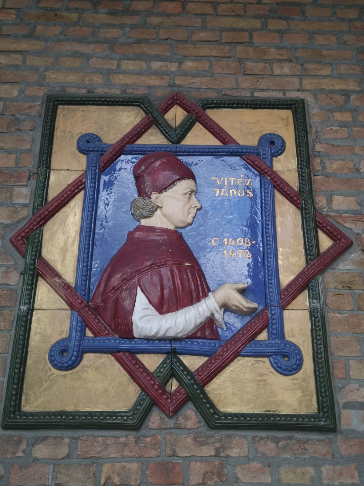 Vitéz János domborműve a Dóm téri Pantheonban