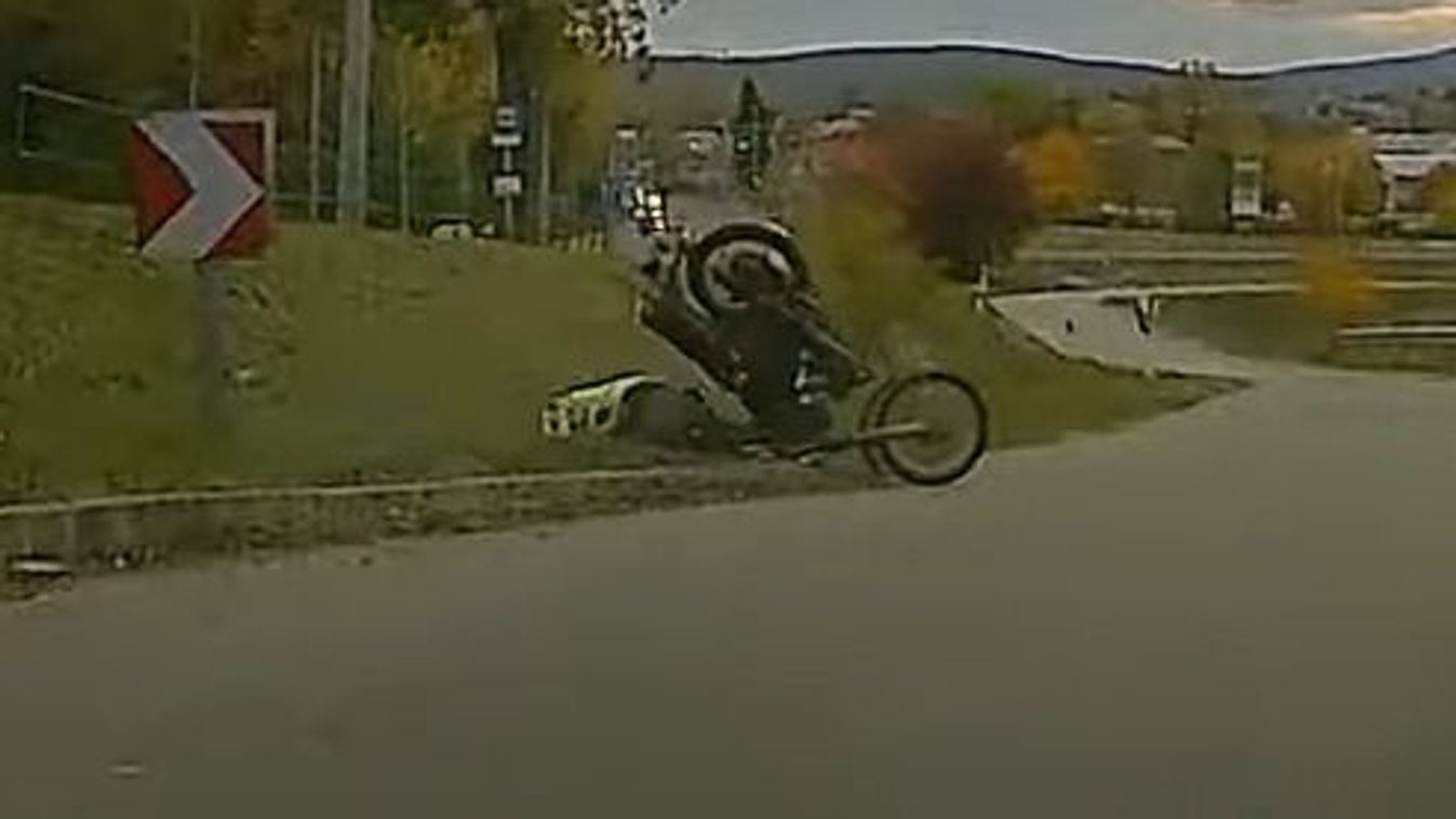 Menekülés Simsonnal: a jogosítványa is ugrott a részeg férfinak +videó