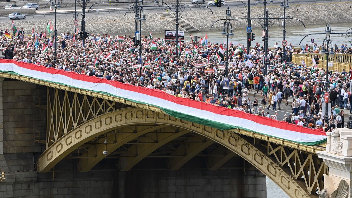 Sorsdöntő békemenet Budapesten
