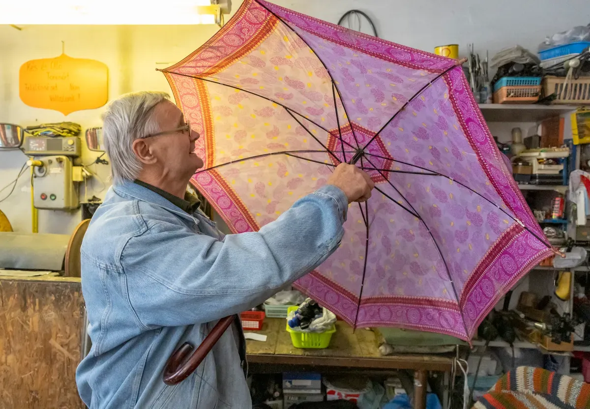 Szegeden működik az utolsó esernyőjavító