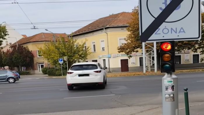 A szegedi autós bemutatta a taplóság mintapéldáját +videó