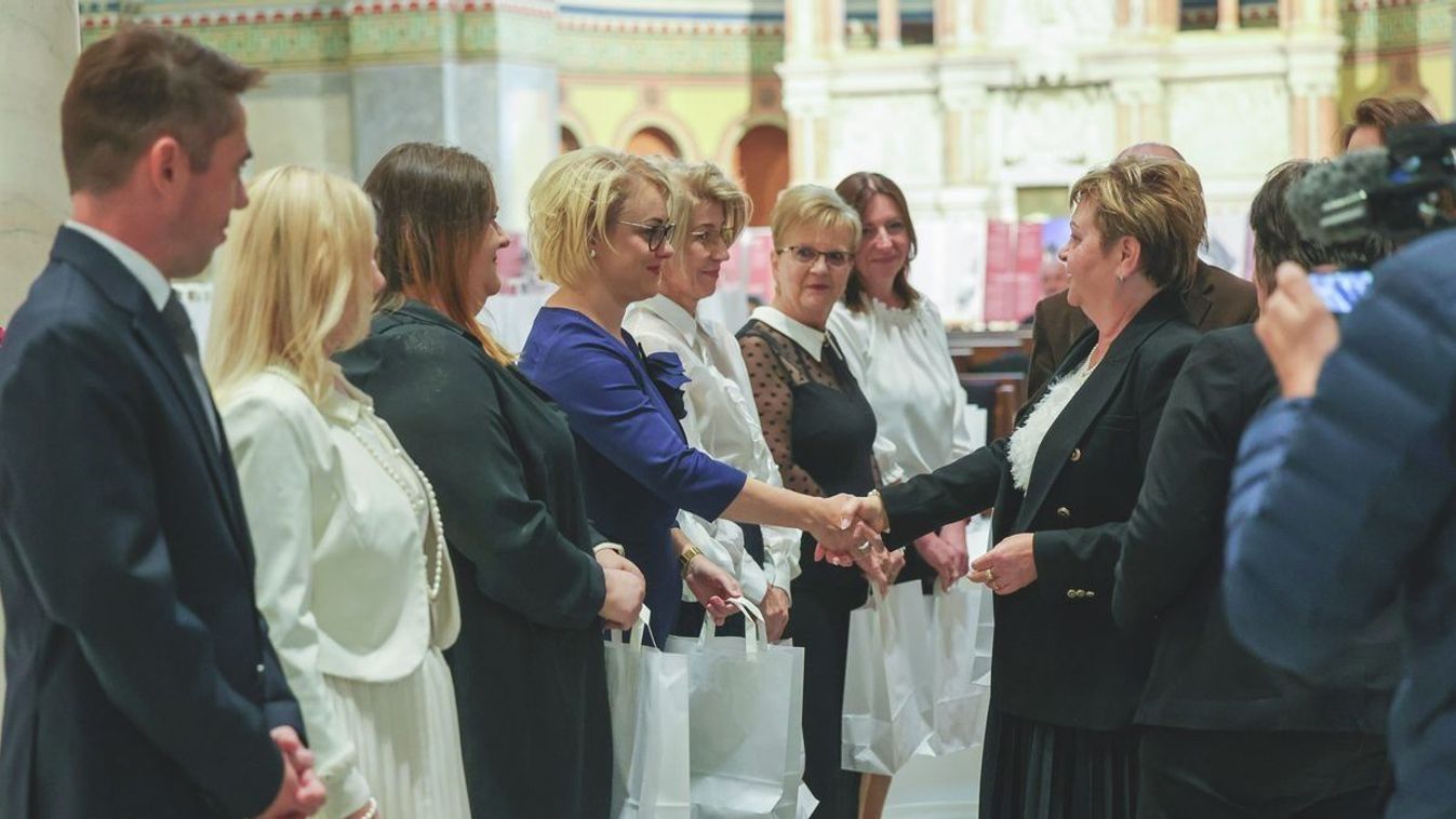 Bajnokokat nevelnek a szegedi iskolák: kettős győzelem az emlékversenyen