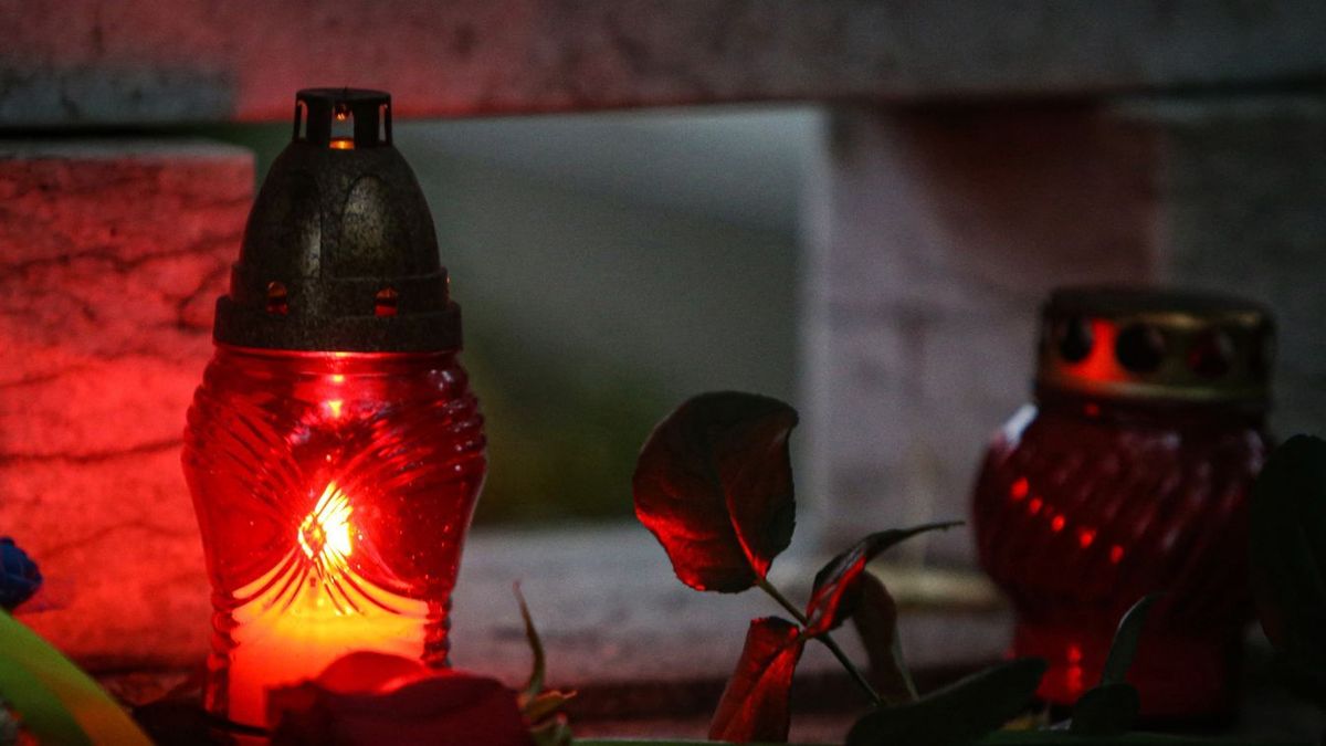 A szegedi temetőkben sokan a szeretteik mellett a város híres polgárai emléke előtt is tisztelegnek