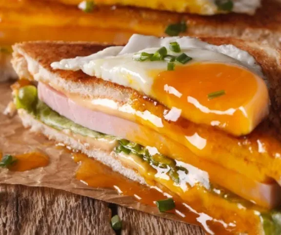 Croque Madame (francia melegszendvics tojással) Fotó: mindmegette.hu