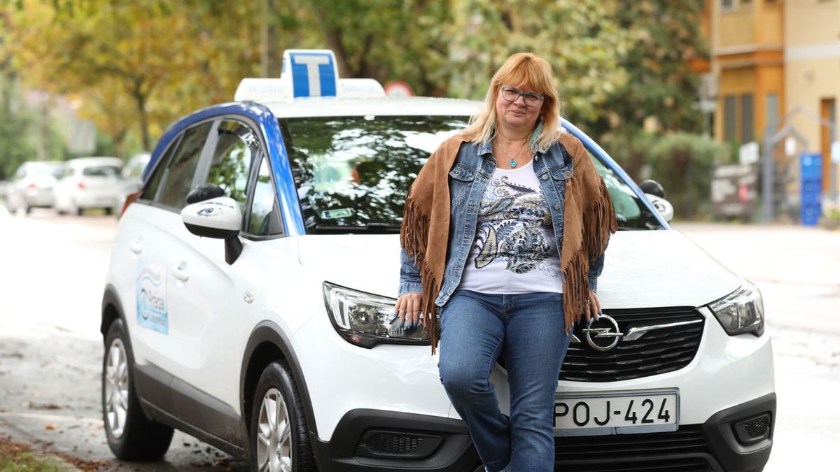 A gépjárművezető-oktató szerint óvatosan, figyelmesen kell autót vezetni 