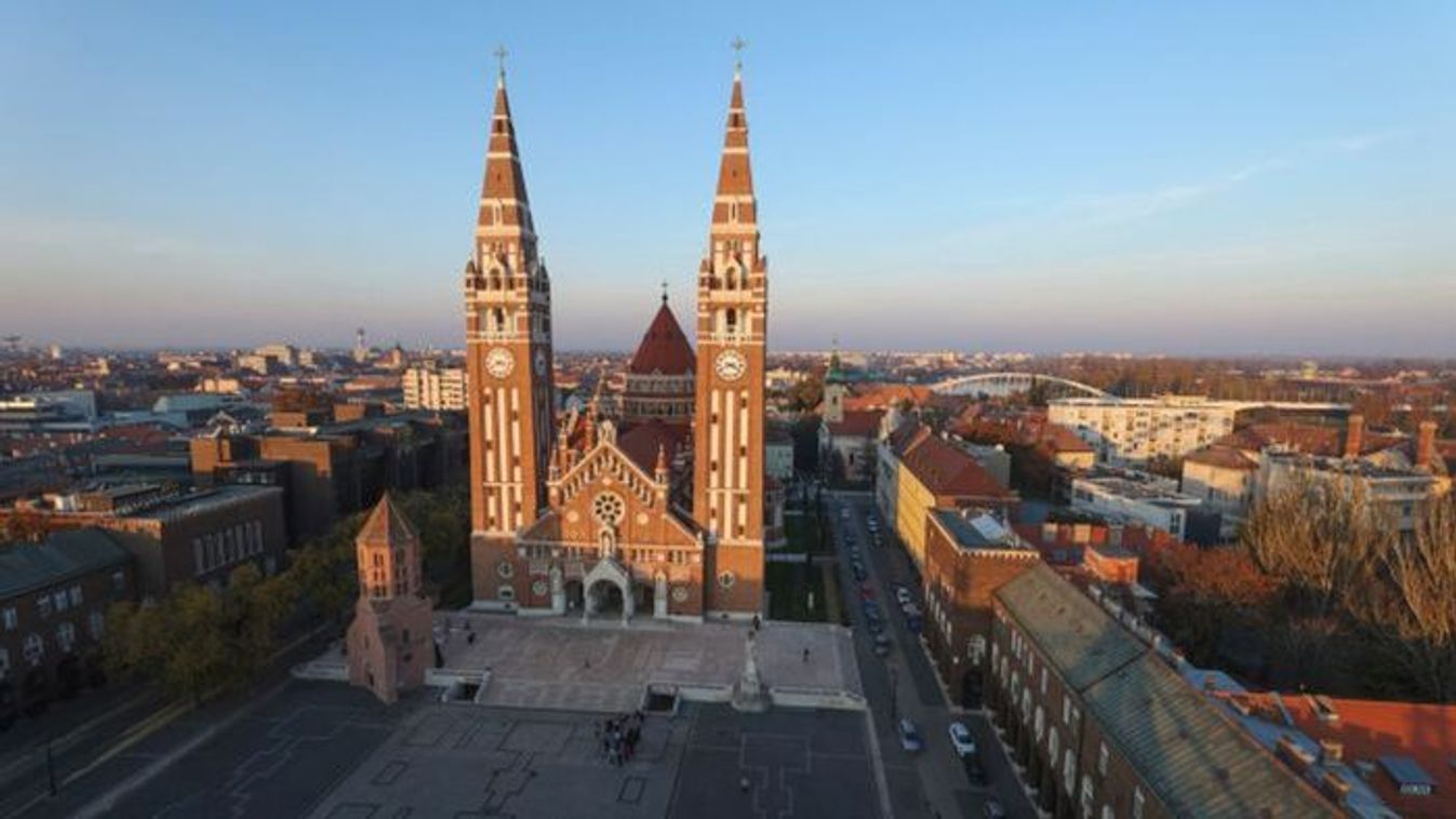 Politikai csatateret csinált a Dóm térből Botka László