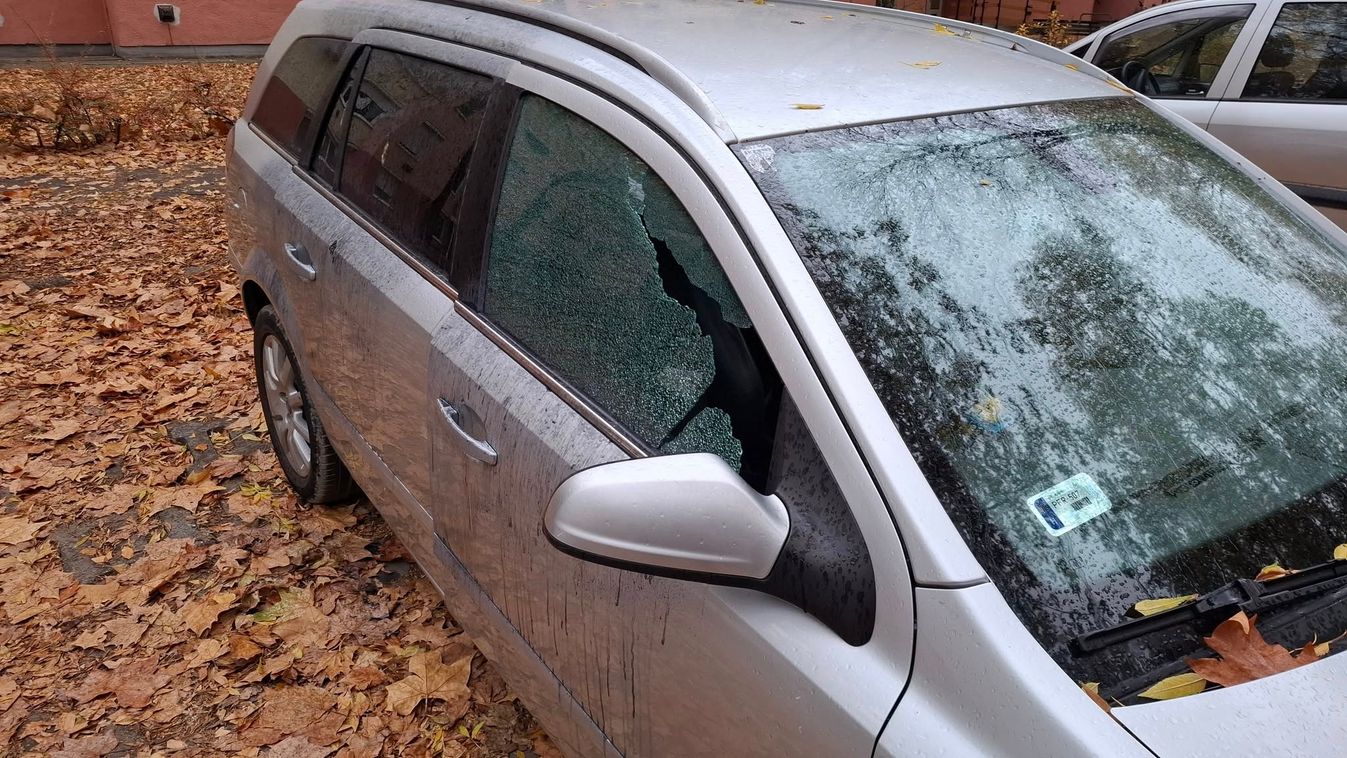 Feltörtek és brutálisan szétloptak egy autót Szegeden