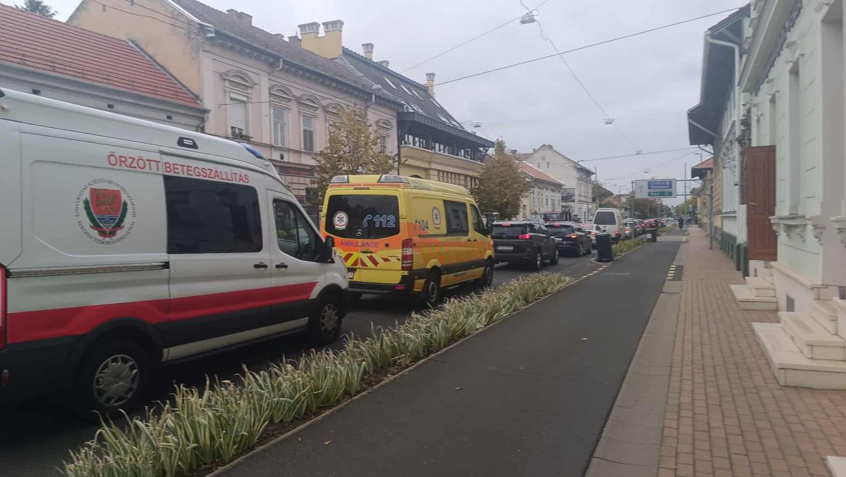 Hatalmas, mozdíthatatlan dugó alakult ki a fő közlekedési pontokon. (Fotó: SzegedMA)