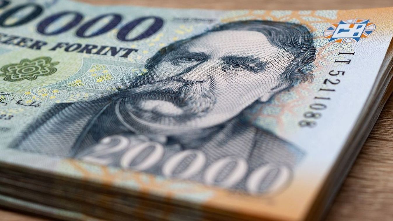 Míg a jobboldal emeli, a baloldal mindig is megsarcolná a nyugdíjakat
