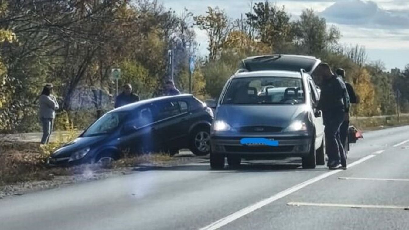 Baleset nehezíti a közlekedést a Sándorfalvi úton