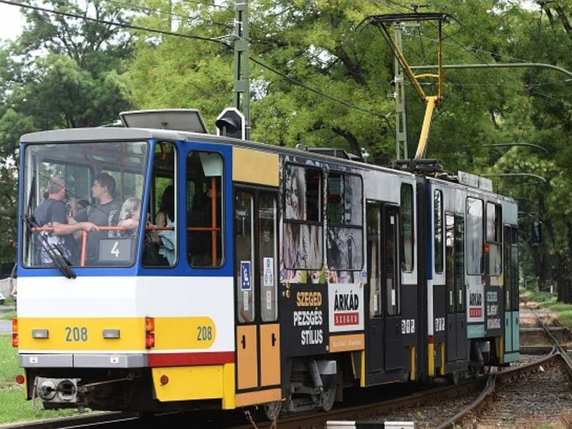 Így változik a szegedi villamos menetrend halottak napján