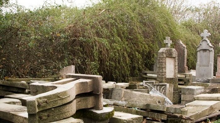 Két öreg szegedi temető: Az egyik park lett, a másik 1776 óta őrzi a múltat