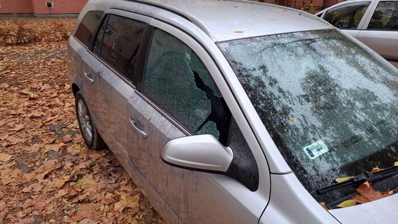 Feltörtek és brutálisan szétloptak egy autót Szegeden