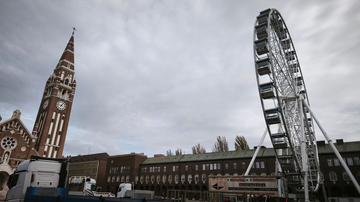 Készen áll az óriáskerék a Dóm téren. (Fotó: Tóth Norbert)