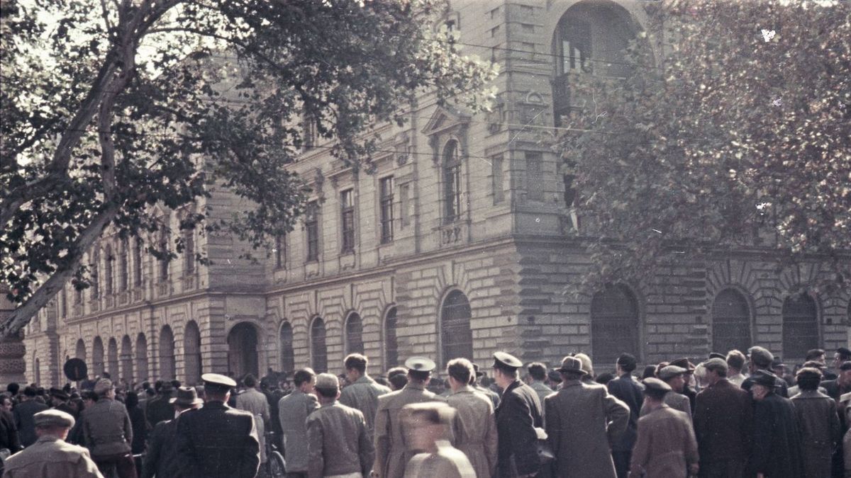 A szegedi forradalmárok elsődleges információs forrása volt a szegedi Széchenyi rádió, ami jobban szólt a Kosshuthnál